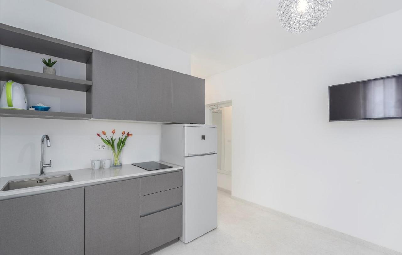 Apartments Zrnic โปเรช ภายนอก รูปภาพ