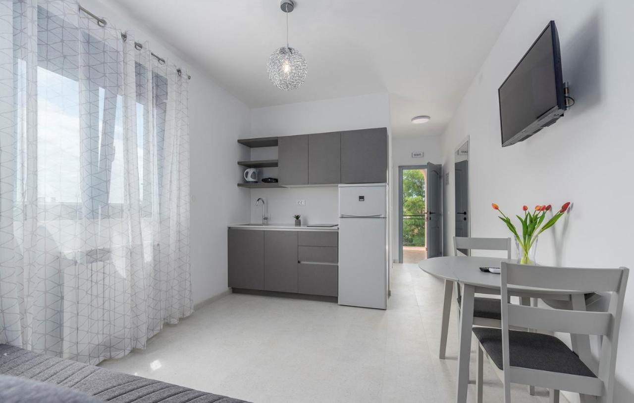 Apartments Zrnic โปเรช ห้อง รูปภาพ