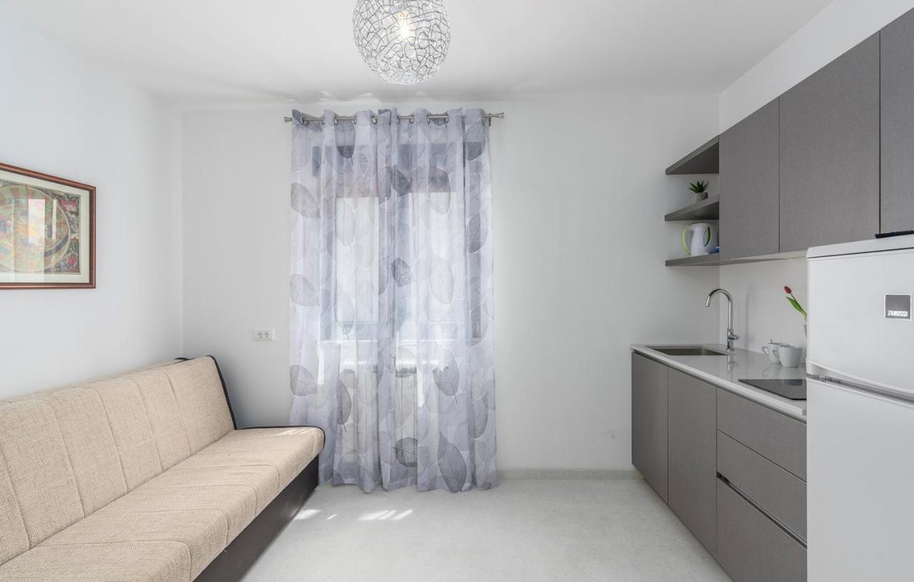 Apartments Zrnic โปเรช ห้อง รูปภาพ