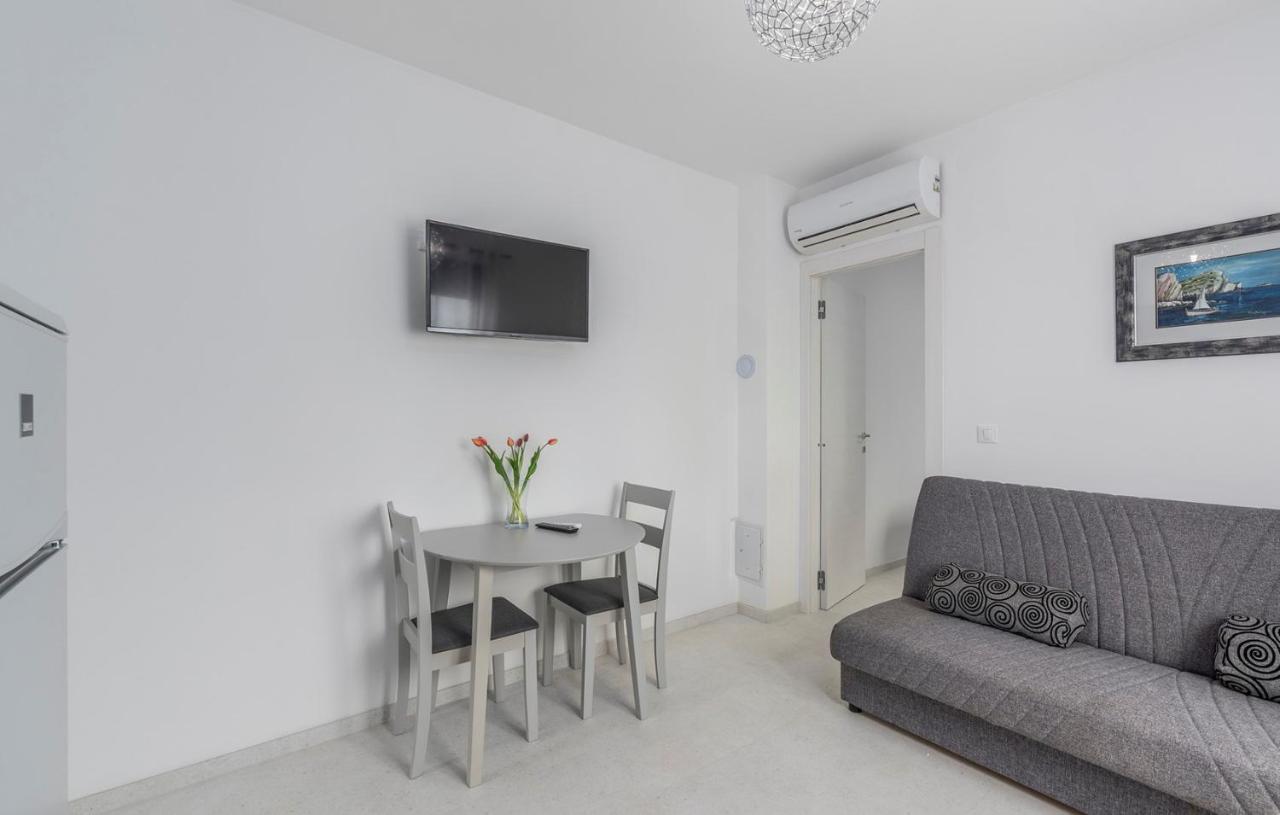 Apartments Zrnic โปเรช ห้อง รูปภาพ